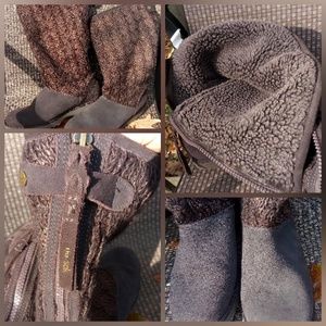 COZY, WARM, The SAK WOMAN'S BOOTS Size 9